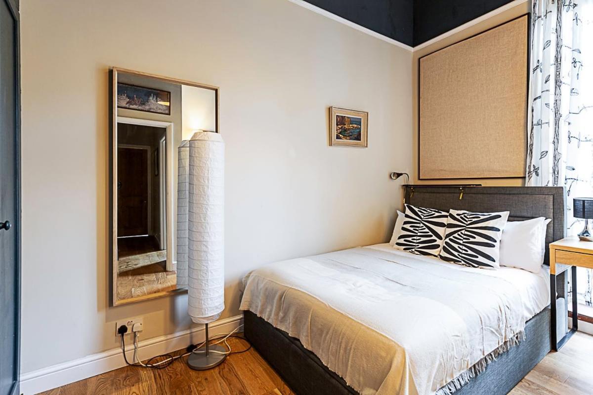 Beautiful Two Bedroom Abode Near Victoria Londra Dış mekan fotoğraf